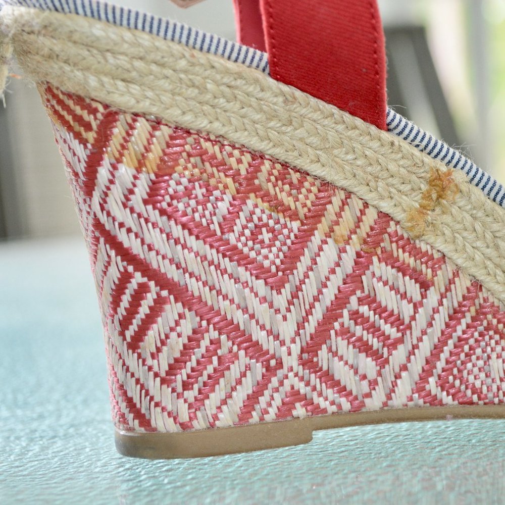 Red Patterned Wedges - Picture 5 of 7